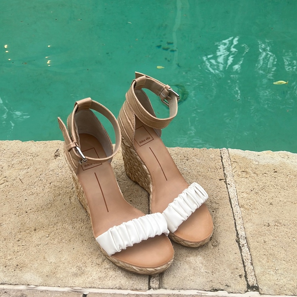 Dolce Vita Sandals Wedges. NWOT super cute!